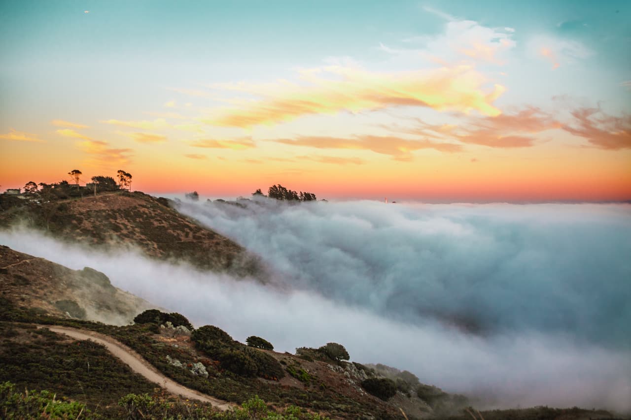 https://file.garden/Z_cwVckjxktxt8Cu/portfolio/fog_marin_headlands.jpg